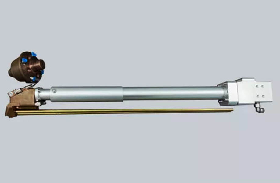 Integrated high-speed laser cladding head for inner holes and outer surface